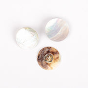 Mother-of-pearl button (white)