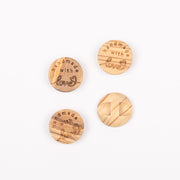 Botón hecho a mano, hecho con amor.